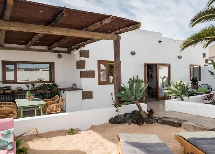 Casa Botanica - Island Location - 10 Mins Drive To Famara And La Santa Διαμέρισμα Tao