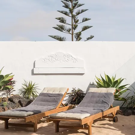 Casa Botanica - Island Location - 10 Mins Drive To Famara And La Santa Apartamento