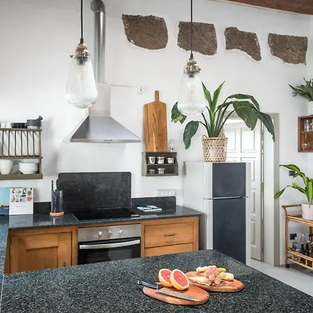 Casa Botanica - Island Location - 10 Mins Drive To Famara And La Santa Apartament